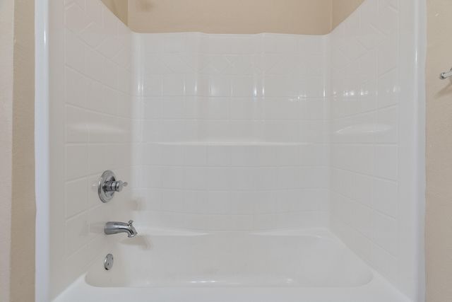 2071 Fountainview Drive, Navarre, FL 32566