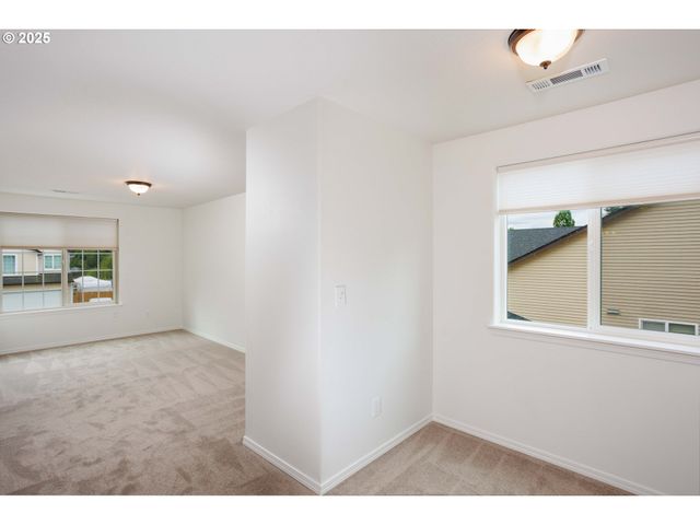 1517 E 3RD Way, La Center, WA 98629