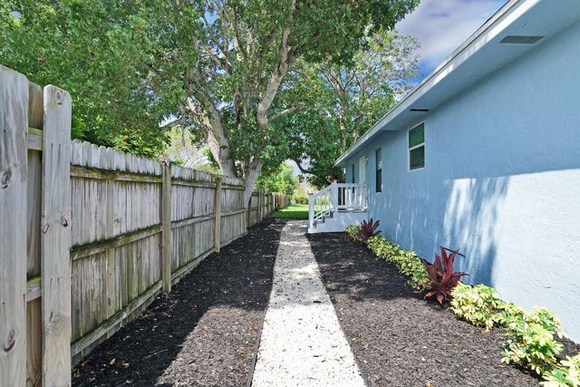 610 SE 2nd Avenue, Delray Beach, FL 33483