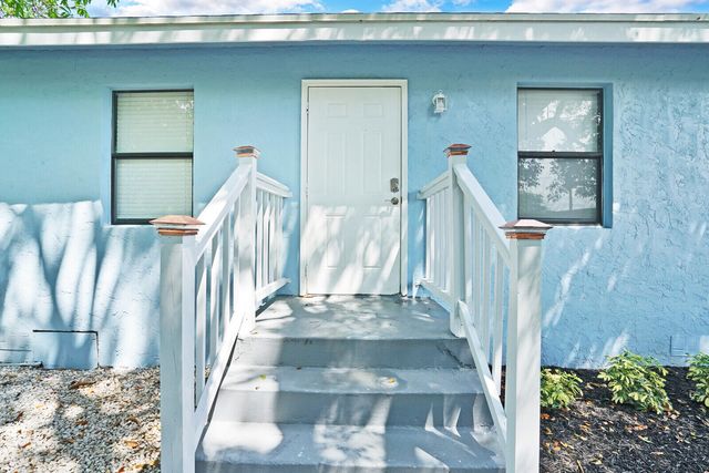 610 SE 2nd Avenue, Delray Beach, FL 33483