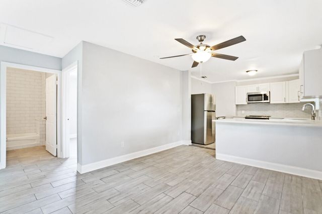 610 SE 2nd Avenue, Delray Beach, FL 33483