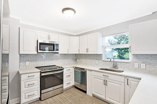 610 SE 2nd Avenue, Delray Beach, FL 33483