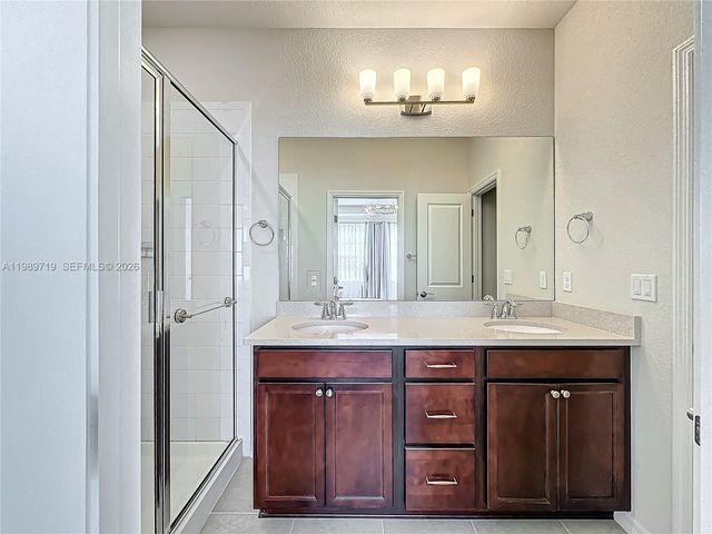 1240 Eucalyptus Dr 4, Hollywood, FL 33021