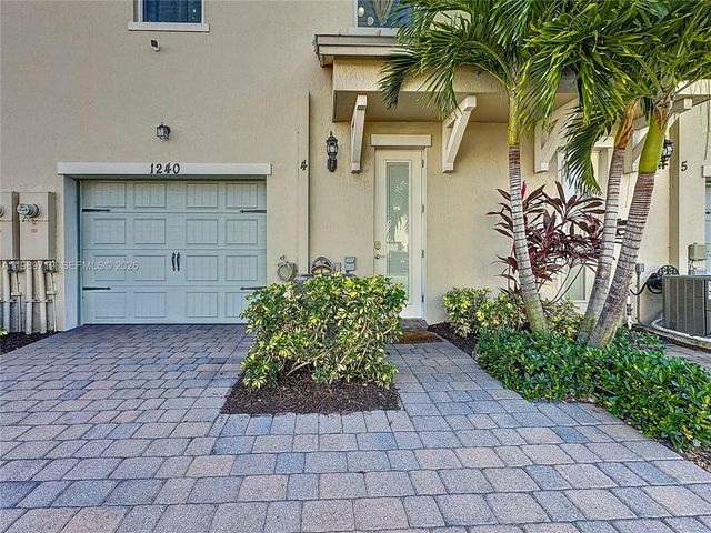 1240 Eucalyptus Dr 4, Hollywood, FL 33021
