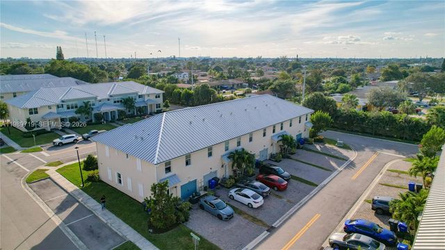 1240 Eucalyptus Dr 4, Hollywood, FL 33021