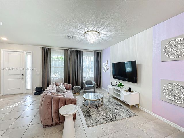 1240 Eucalyptus Dr 4, Hollywood, FL 33021