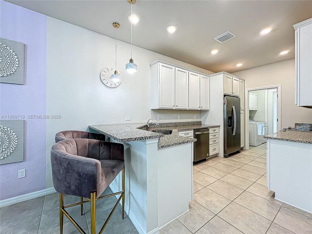 1240 Eucalyptus Dr 4, Hollywood, FL 33021