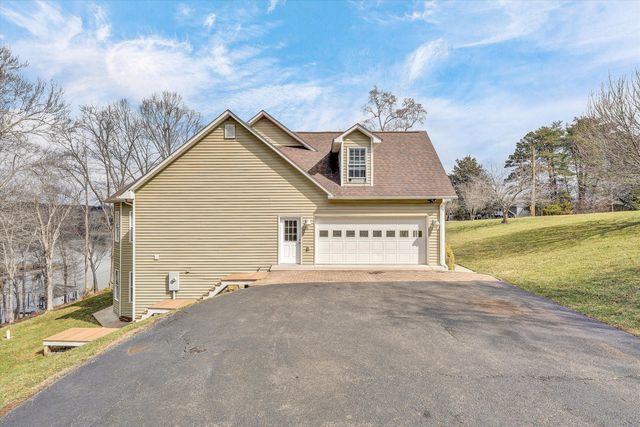 353 Deerpath DR, Hardy, VA 24101