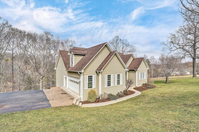 353 Deerpath DR, Hardy, VA 24101