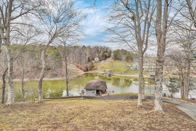 353 Deerpath DR, Hardy, VA 24101
