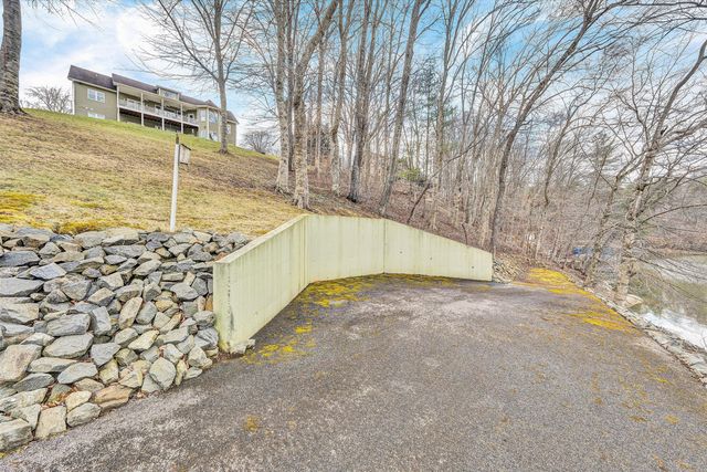 353 Deerpath DR, Hardy, VA 24101