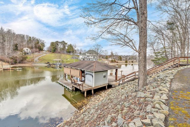 353 Deerpath DR, Hardy, VA 24101