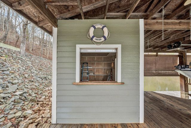 353 Deerpath DR, Hardy, VA 24101