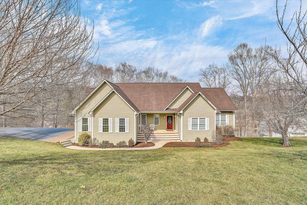 353 Deerpath DR, Hardy, VA 24101