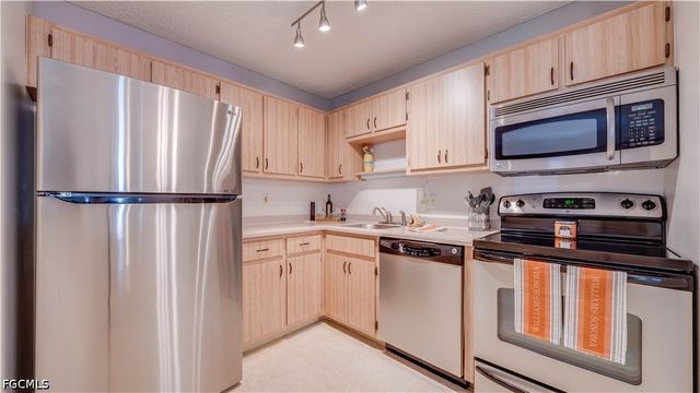 14860 Summerlin Woods DR 2, Fort Myers, FL 33919