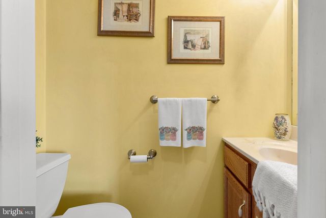 420 WOODHALL DR, Willow Street, PA 17584