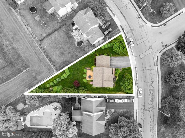 420 WOODHALL DR, Willow Street, PA 17584