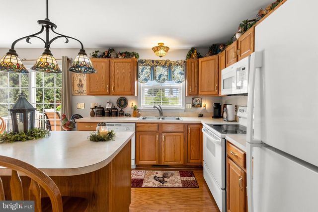 420 WOODHALL DR, Willow Street, PA 17584