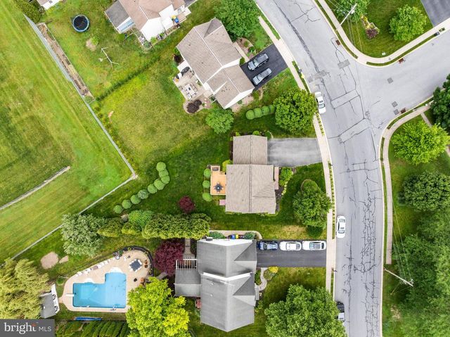 420 WOODHALL DR, Willow Street, PA 17584