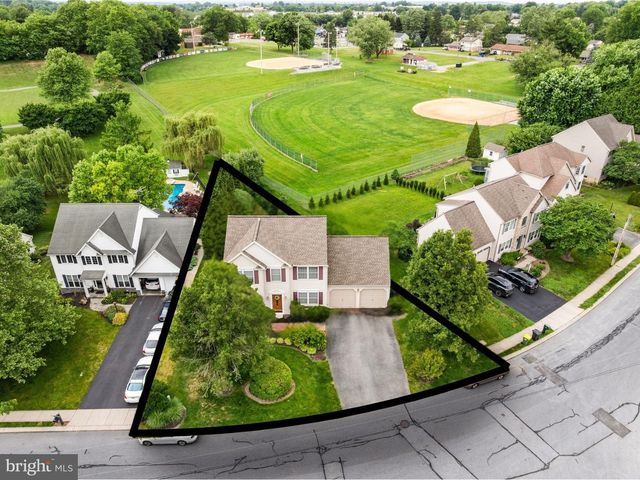 420 WOODHALL DR, Willow Street, PA 17584