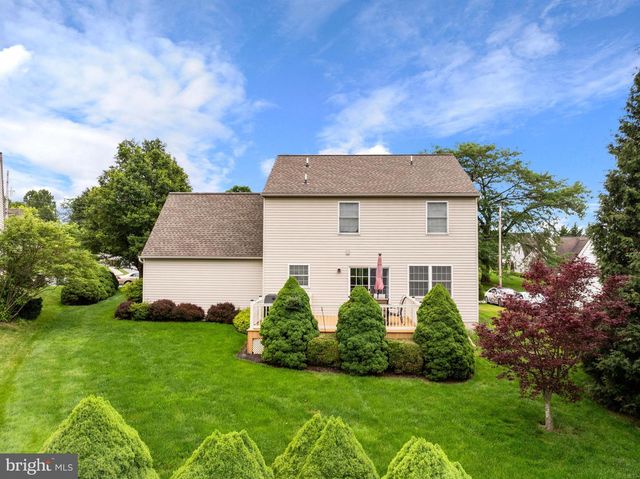 420 WOODHALL DR, Willow Street, PA 17584