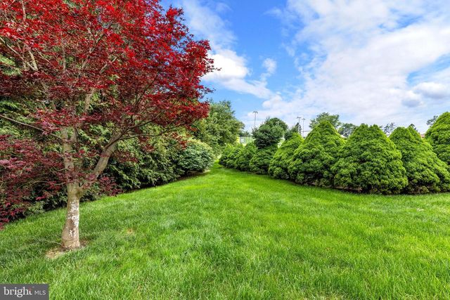 420 WOODHALL DR, Willow Street, PA 17584