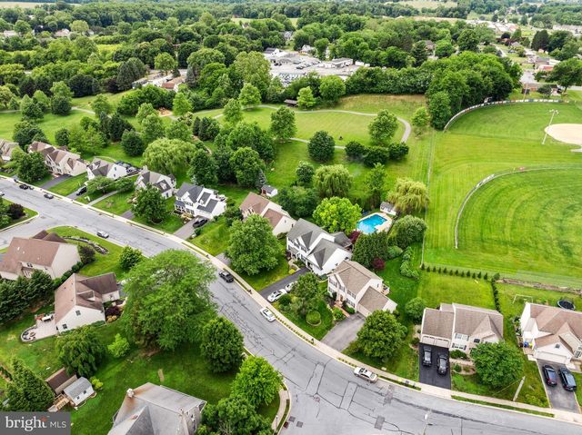 420 WOODHALL DR, Willow Street, PA 17584