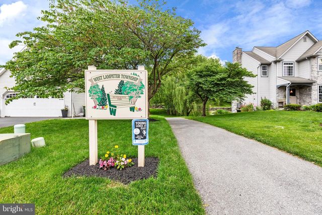 420 WOODHALL DR, Willow Street, PA 17584
