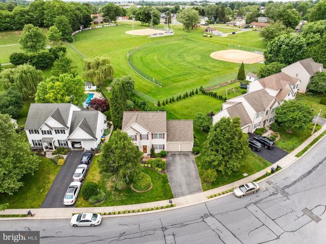 420 WOODHALL DR, Willow Street, PA 17584