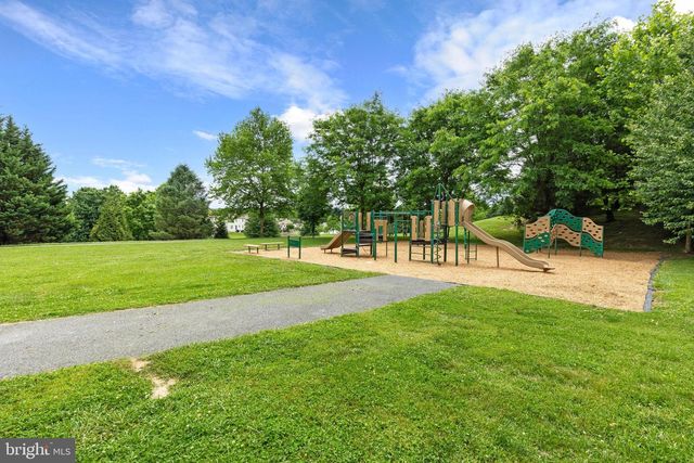 420 WOODHALL DR, Willow Street, PA 17584