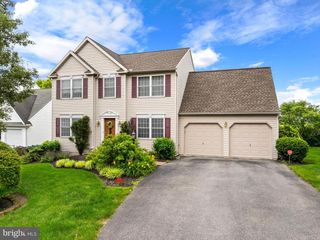 420 WOODHALL DR, Willow Street, PA 17584