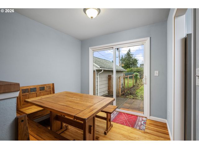 9006 Se CLAY St, Portland, OR 97216