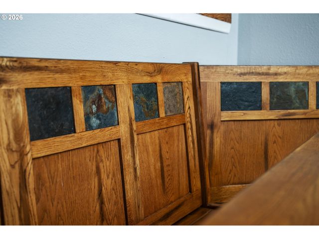 9006 Se CLAY St, Portland, OR 97216