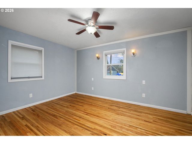 9006 Se CLAY St, Portland, OR 97216