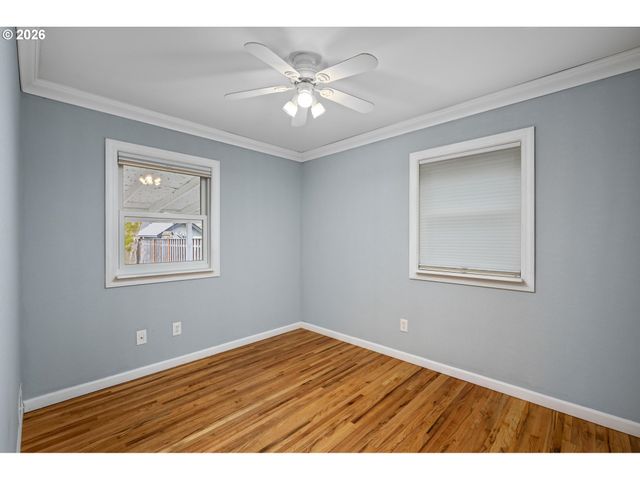 9006 Se CLAY St, Portland, OR 97216