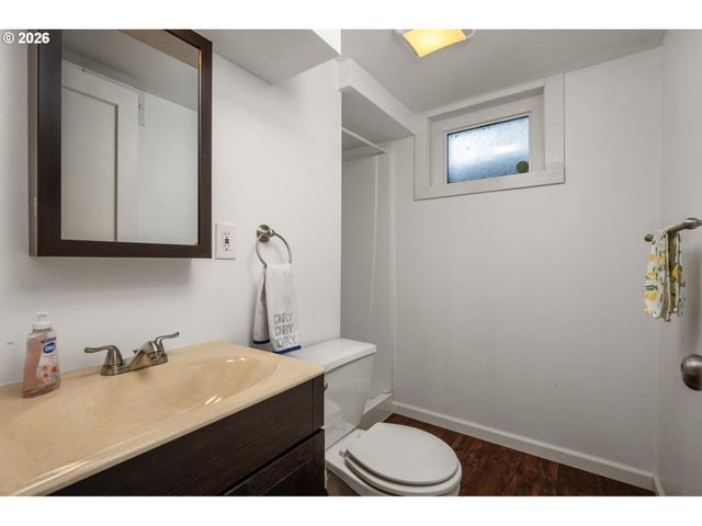 9006 Se CLAY St, Portland, OR 97216