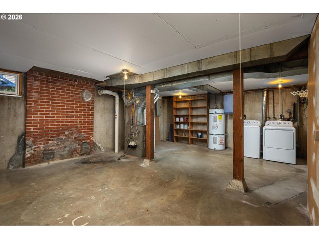 9006 Se CLAY St, Portland, OR 97216