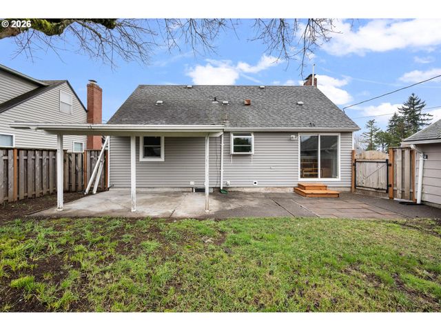 9006 Se CLAY St, Portland, OR 97216