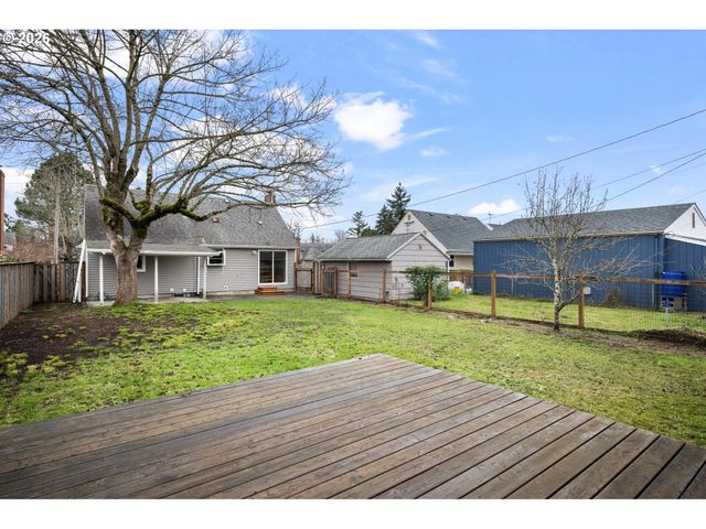 9006 Se CLAY St, Portland, OR 97216