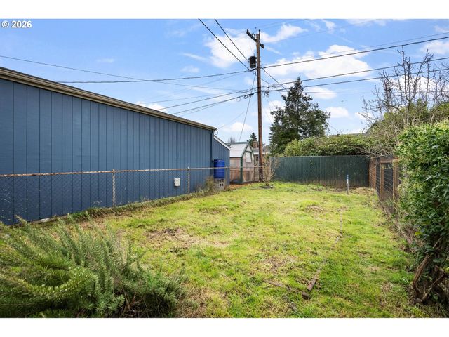 9006 Se CLAY St, Portland, OR 97216