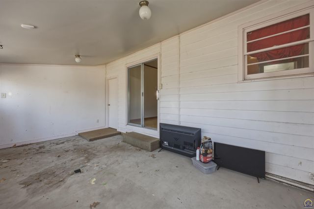 2836 SW Sunset RD, Topeka, KS 66614