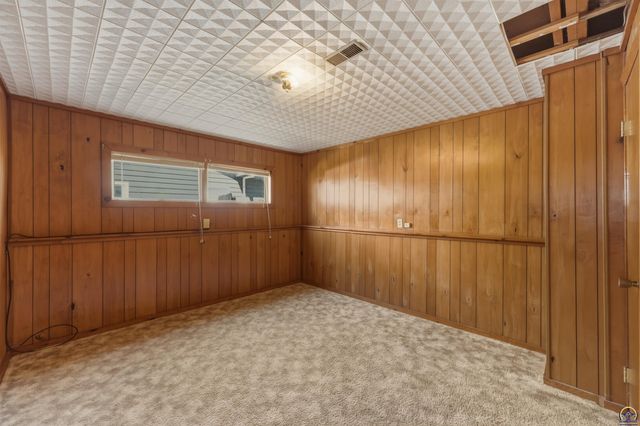 2836 SW Sunset RD, Topeka, KS 66614