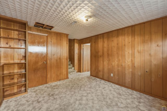 2836 SW Sunset RD, Topeka, KS 66614