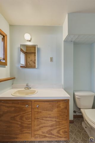 2836 SW Sunset RD, Topeka, KS 66614