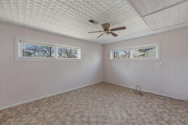 2836 SW Sunset RD, Topeka, KS 66614