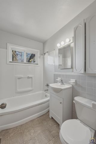 2836 SW Sunset RD, Topeka, KS 66614