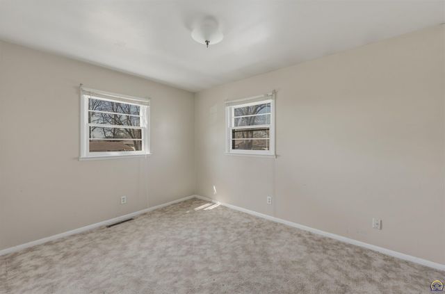 2836 SW Sunset RD, Topeka, KS 66614