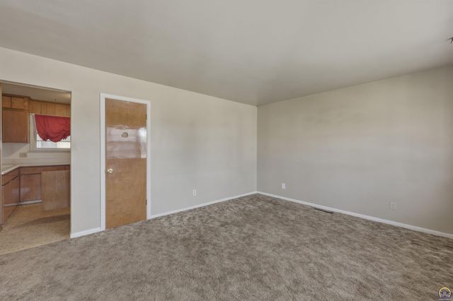 2836 SW Sunset RD, Topeka, KS 66614