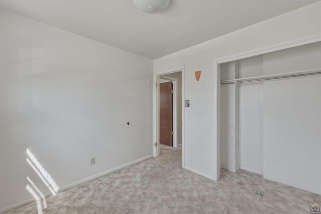 2836 SW Sunset RD, Topeka, KS 66614