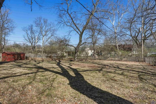 2836 SW Sunset RD, Topeka, KS 66614